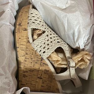 EUC VTG SO Women's Tan Woven Wedge Sandals